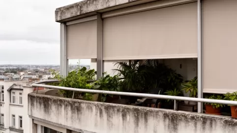 Rolety zewnętrzne balkonowe w bloku