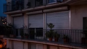 Rolety antywłamaniowe na balkon w bloku